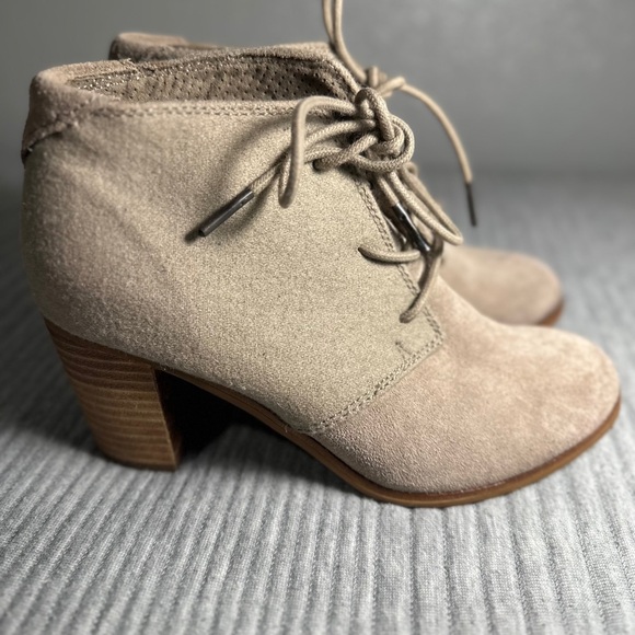 Toms Women Size 6 Suede Boho Casual Comfort
Block Heel Lunata Lace Up Booties - Picture 2 of 5